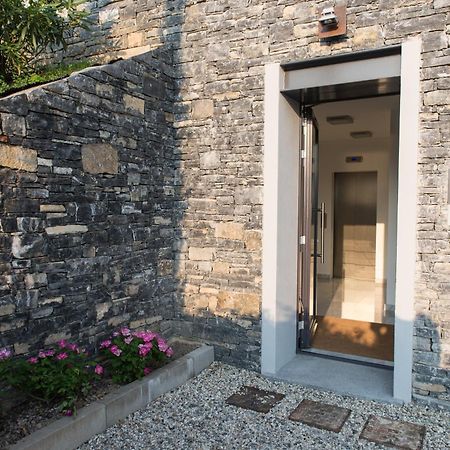 Residenza Luigina Apartment Варена Екстериор снимка