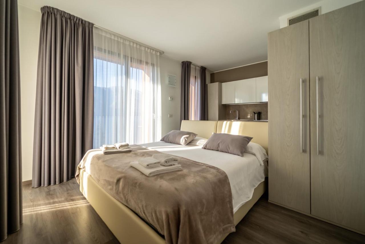 Residenza Luigina Apartment Варена Екстериор снимка