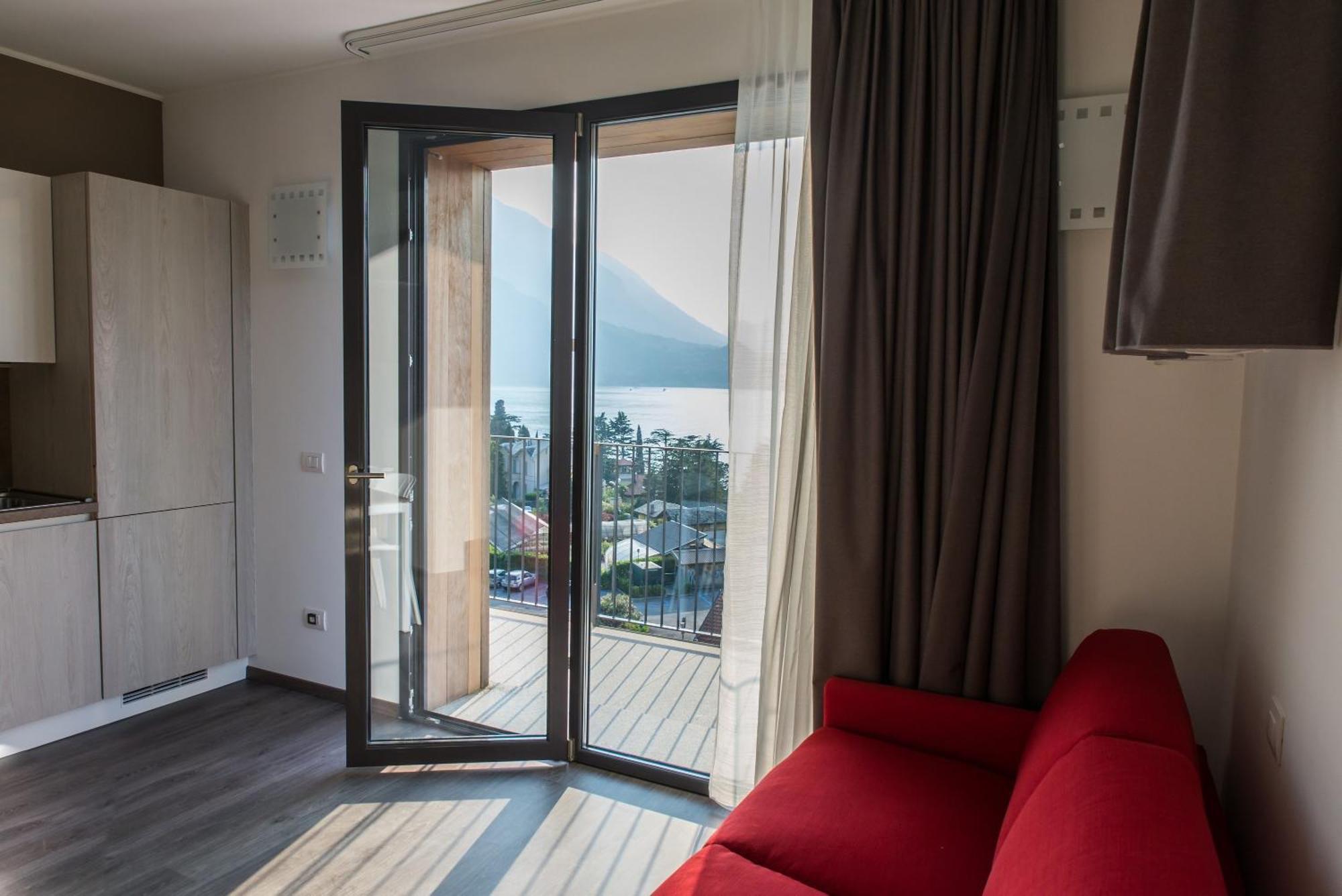 Residenza Luigina Apartment Варена Стая снимка