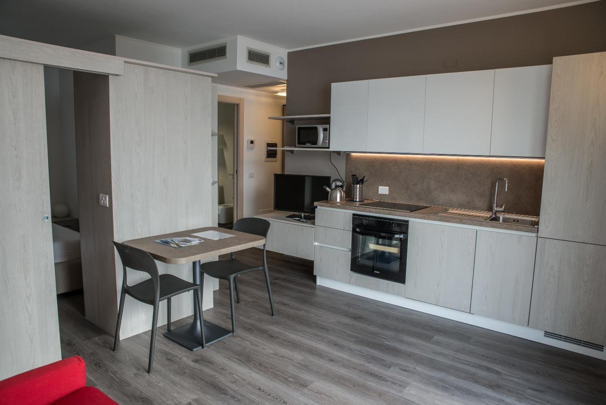 Residenza Luigina Apartment Варена Стая снимка