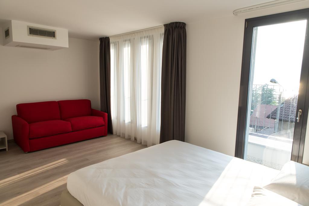 Residenza Luigina Apartment Варена Екстериор снимка
